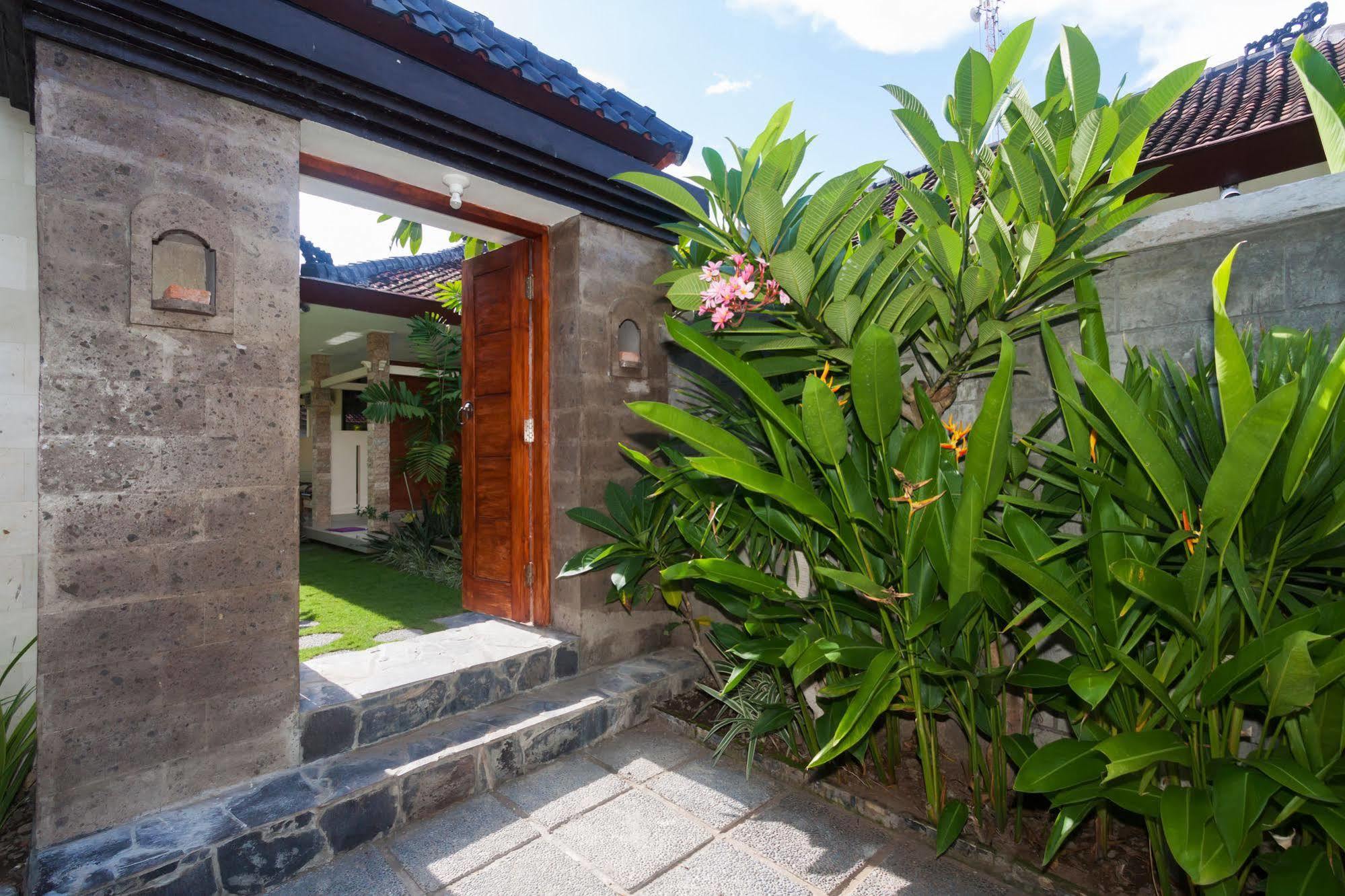Zen Rooms Sanur Blanjong Sekawaru Extérieur photo